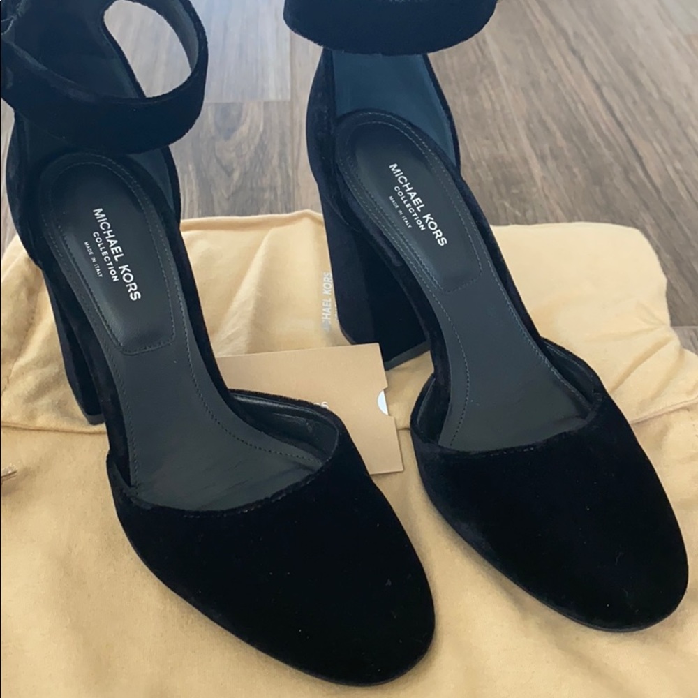 MK Collection Rena Velvet pumps - Picture 2 of 10